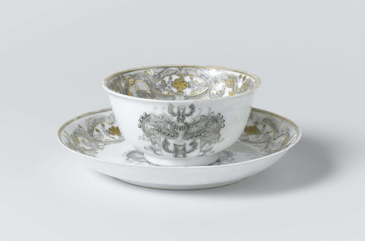 Bell-shaped cup and saucer with the arms of the De Marre family - Anonymous