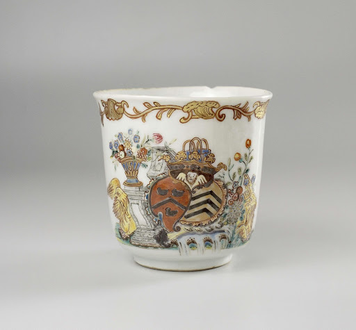 Cup with handle with the arms of the Van Isselmuden and Van Haersolte family - Anonymous