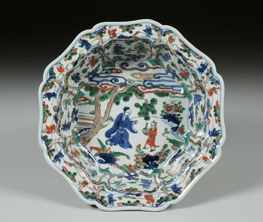 BASIN, Porcelain with Daoist immortal design in underglaze blue and overglaze enamels - unknown