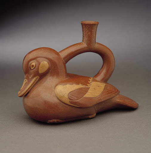 Sculptural ceramic ceremonial vessel that represents a duck ML010500 - Moche style