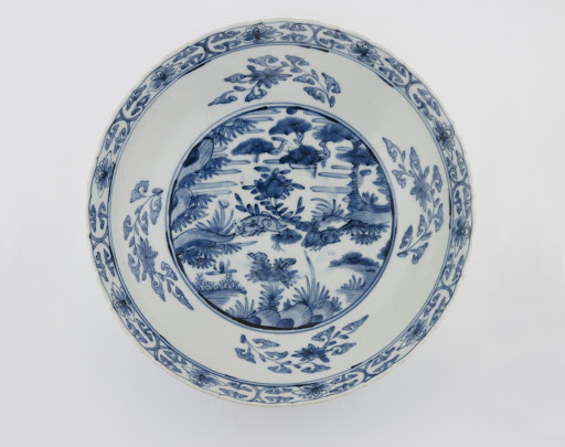 Zhangzhou ware dish with design of deer in a landscape