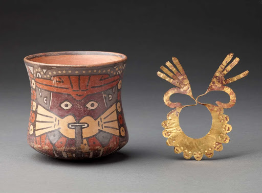 Ceramic ceremonial vessel that represents a mythological being using a nose ornament (left) ML040357 - Nasca style