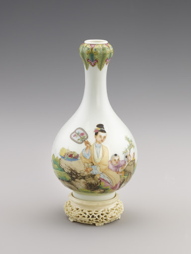 Vase of bottle shape with "garlic" mouth