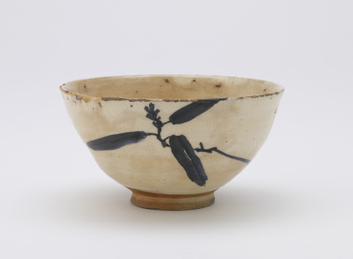 Koto ware tea bowl with design of yuzuriha