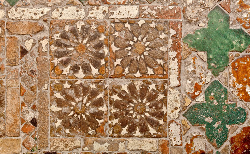 Alicatado and corda-seca tiled floor - Unknown