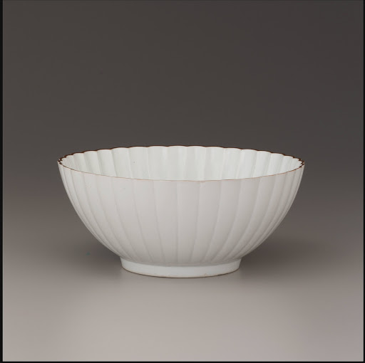 A Chrysanthemum-shaped, Kakiemon ware, deep bowl