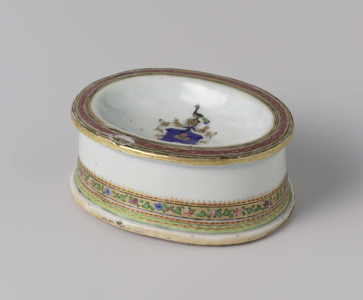 Oval salt cellar with the arms of the Van Idsinga family - Anonymous