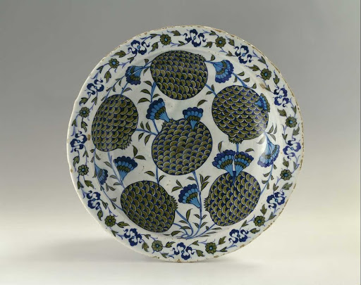 Dish with Pomegranate Decoration - unknown
