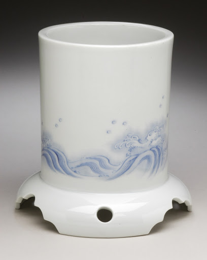 Cylindrical Brush Holder with Waves - Unknown