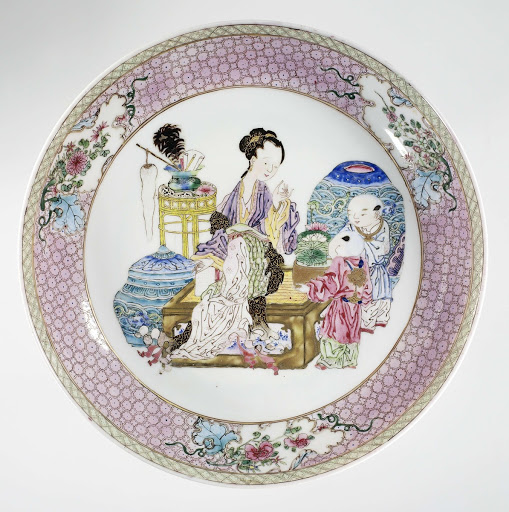 Saucer-dish with a Chinese lady and two boys - Anonymous