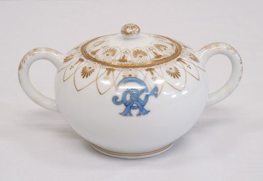 Sugar bowl with Gion-mamori (Talisman) crest design, 
 blue and white, gold glazing, - Arita ware,Fukagawa kiln