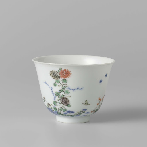Month cup from the ninth month with a chrysanthemum and a poem - Anonymous