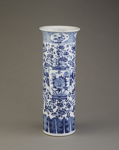 Beaker vase, one of a pair with F1992.27.1