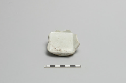 Base of a dish or bowl; square inside