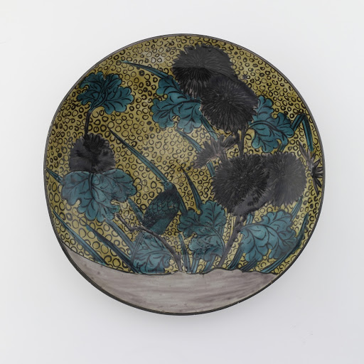 Dish with design of bird and chrysanthemums