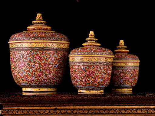 A set of three benjarong jars - Unknown