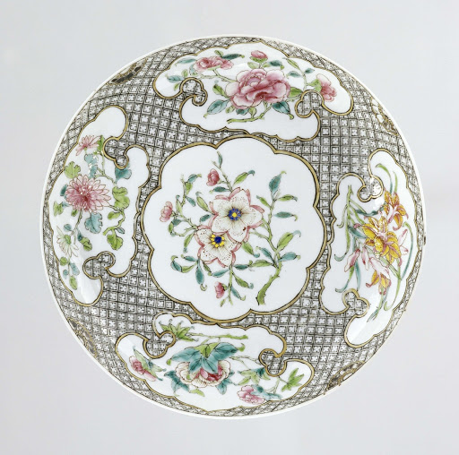 Saucer-dish with flower sprays in shaped panels on a diaper-pattern - Anonymous