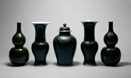 “Garniture”, set of five vases - Unknown