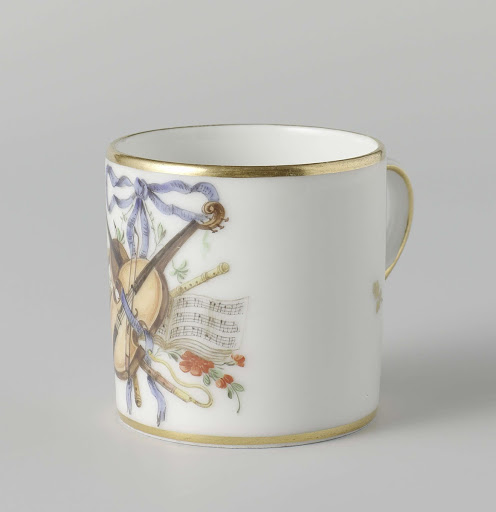 Teacup and saucer - Koninklijke Porseleinfabriek Dommer & Co.