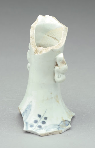 Vase with two w-shaped lugs, neck fragment