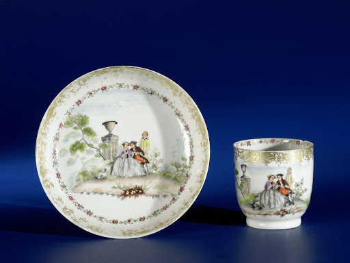 Cup with handle and saucer with an European couple sitting in a landscape - Anonymous
