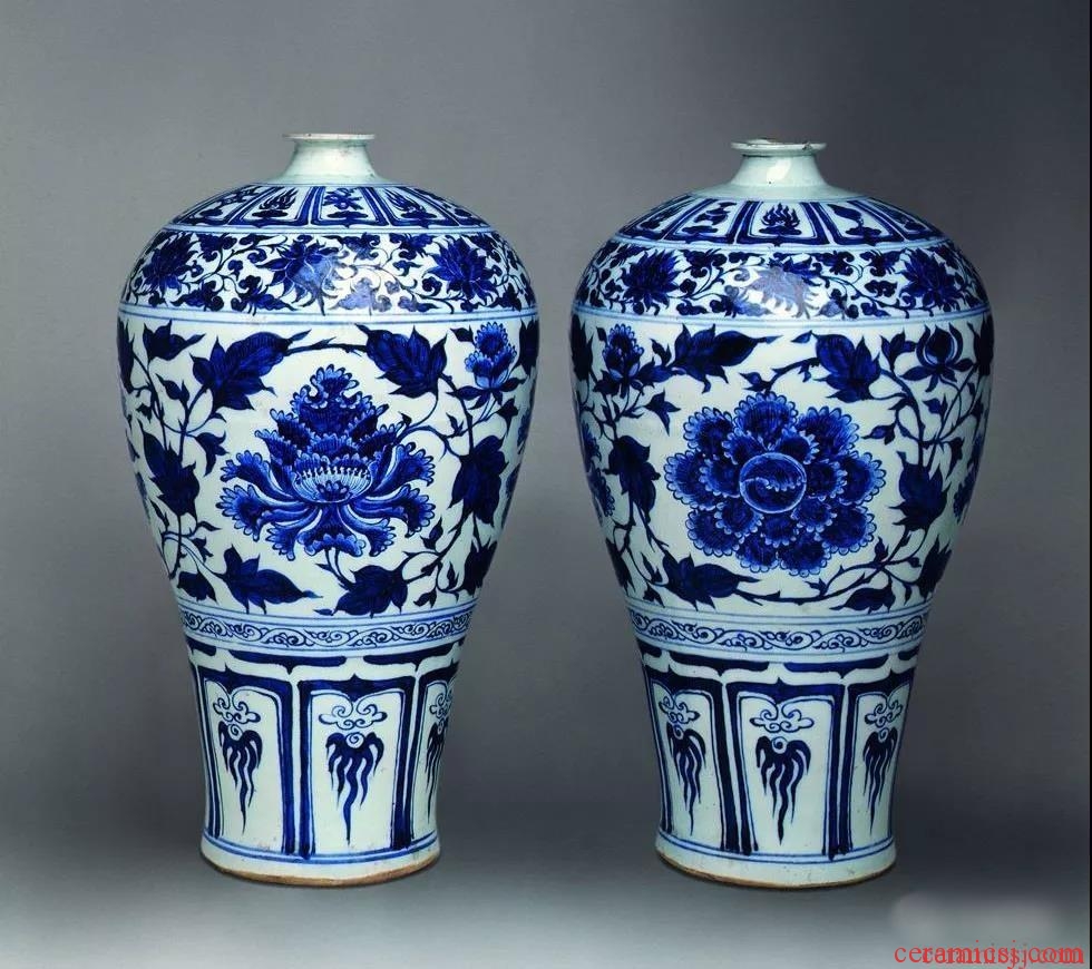 元 青花纏枝牡丹紋葫蘆瓶 AN IMPORTANT LARGE EARLY BLUE AND WHITE DOUBLE-GOURD VASE YUAN DYNASTY, MID-14TH CENTURY