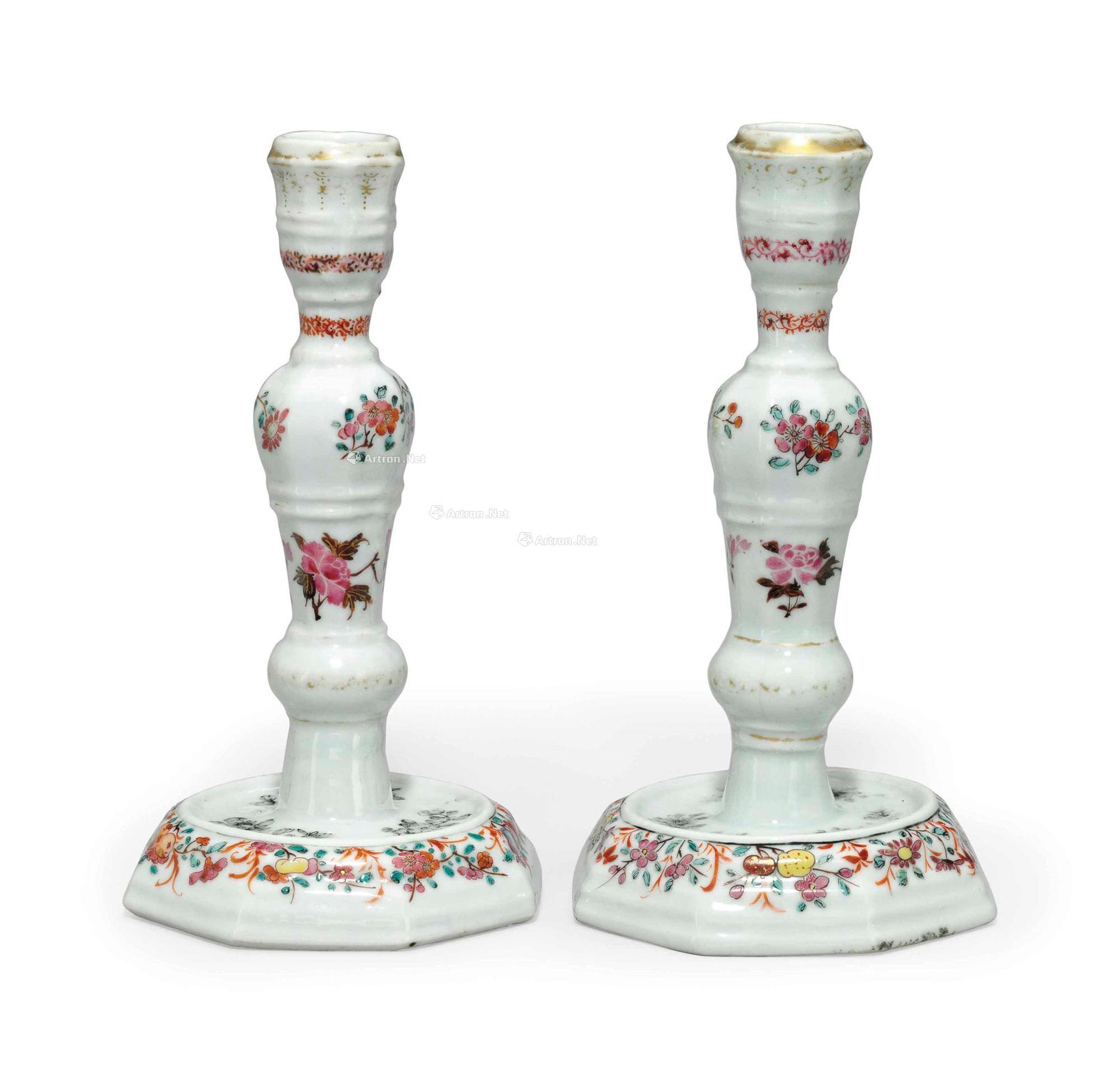 The qianlong period, 1735-96 - A PAIR OF FAMILLE ROSE CANDLESTICKS