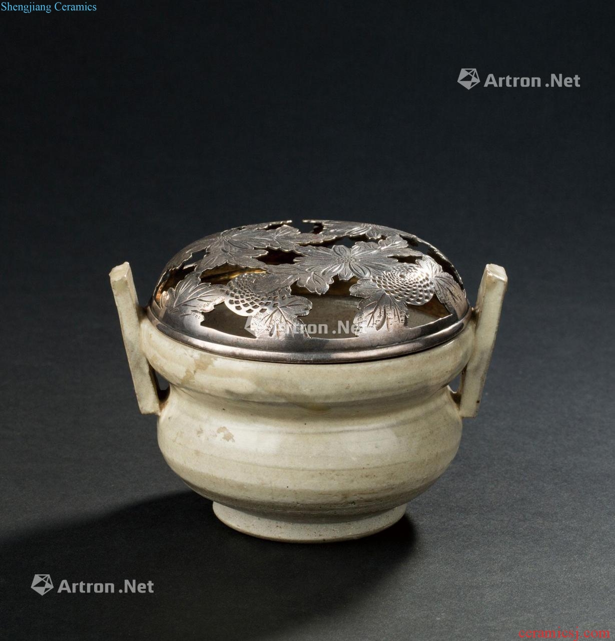 The song dynasty (960-1279), magnetic state kiln double ear incense burner