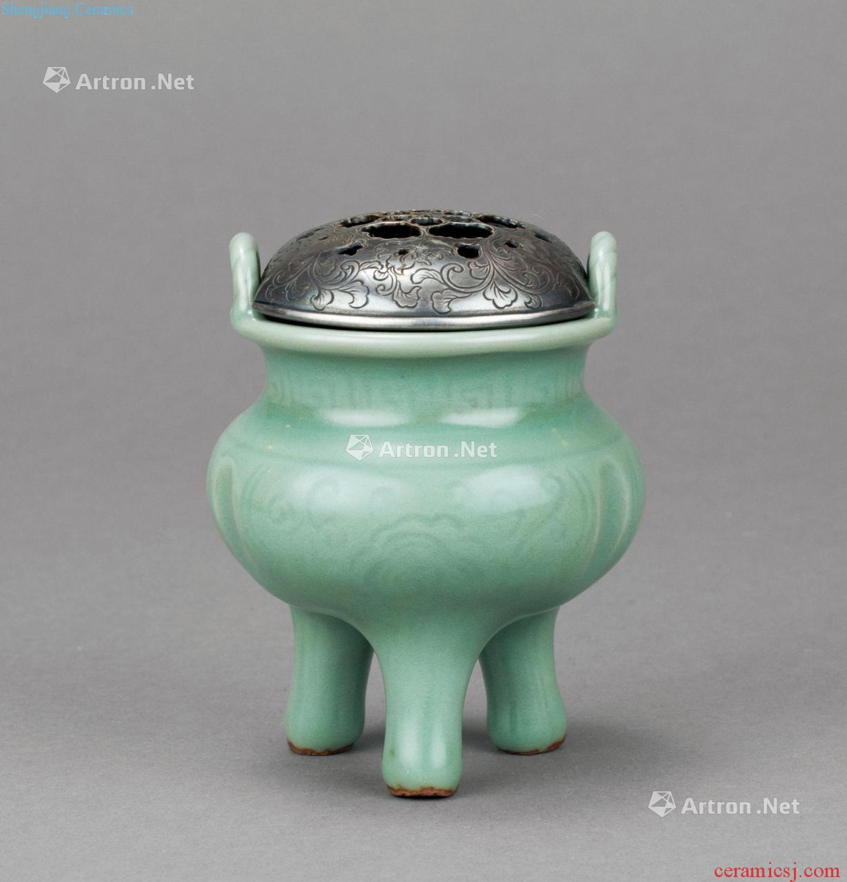 The yuan dynasty (1279-1368), celadon flower grain line ear three-legged censer