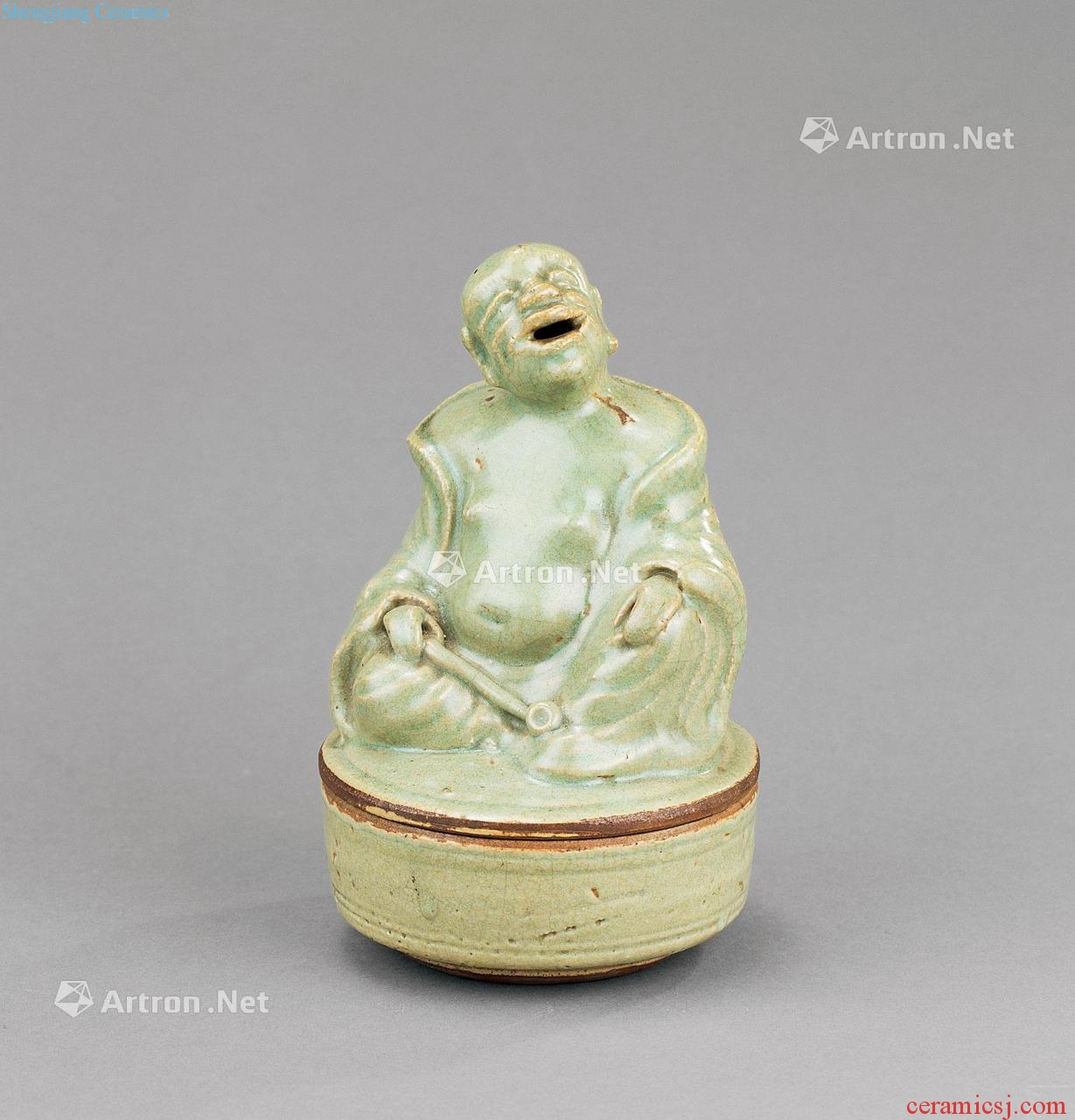In the Ming dynasty (1368-1644), longquan celadon lohan sweet fume