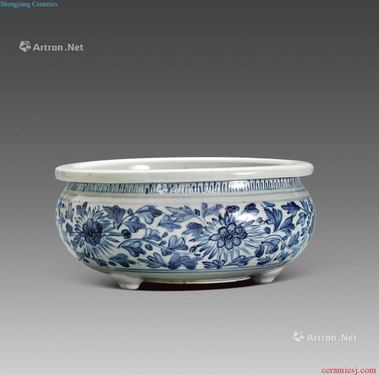 qing Blue and white flower furnace with three legs