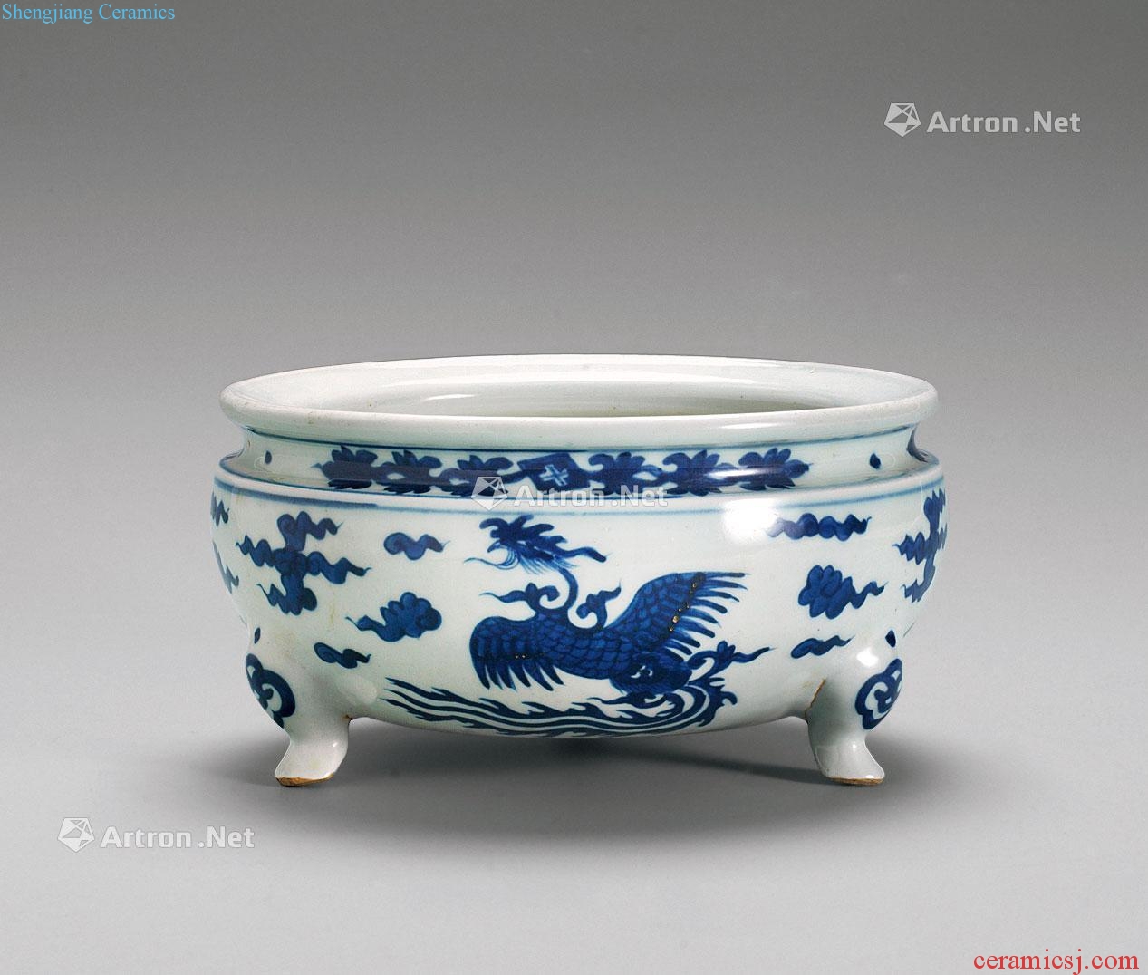 MingZhengDe Blue and white three chicken moire furnace
