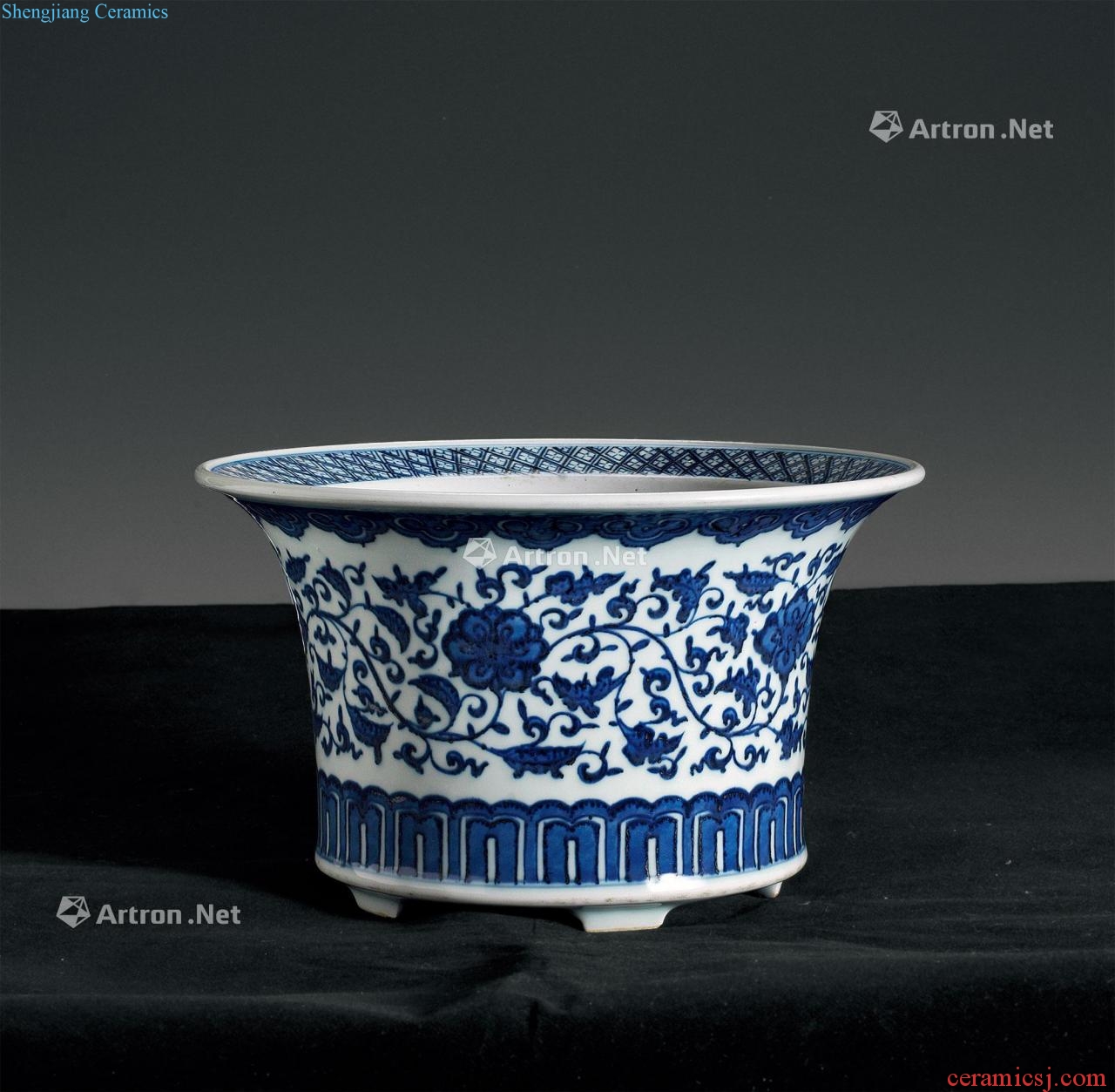 qing Blue and white tie up branch flowerpot
