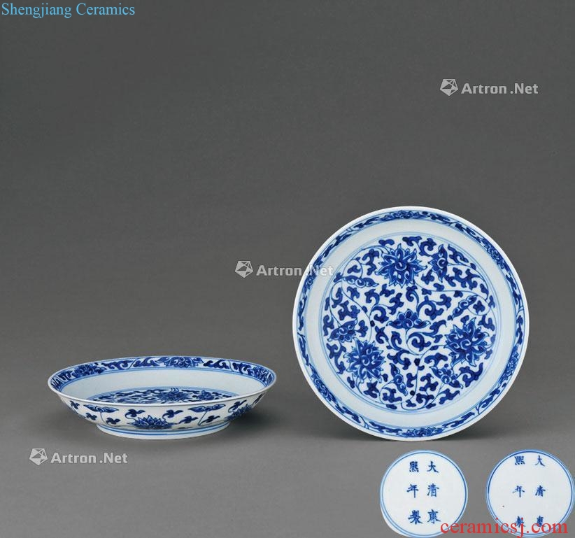 The qing emperor kangxi Blue and white flowers wrapped lotus flower tray (a)