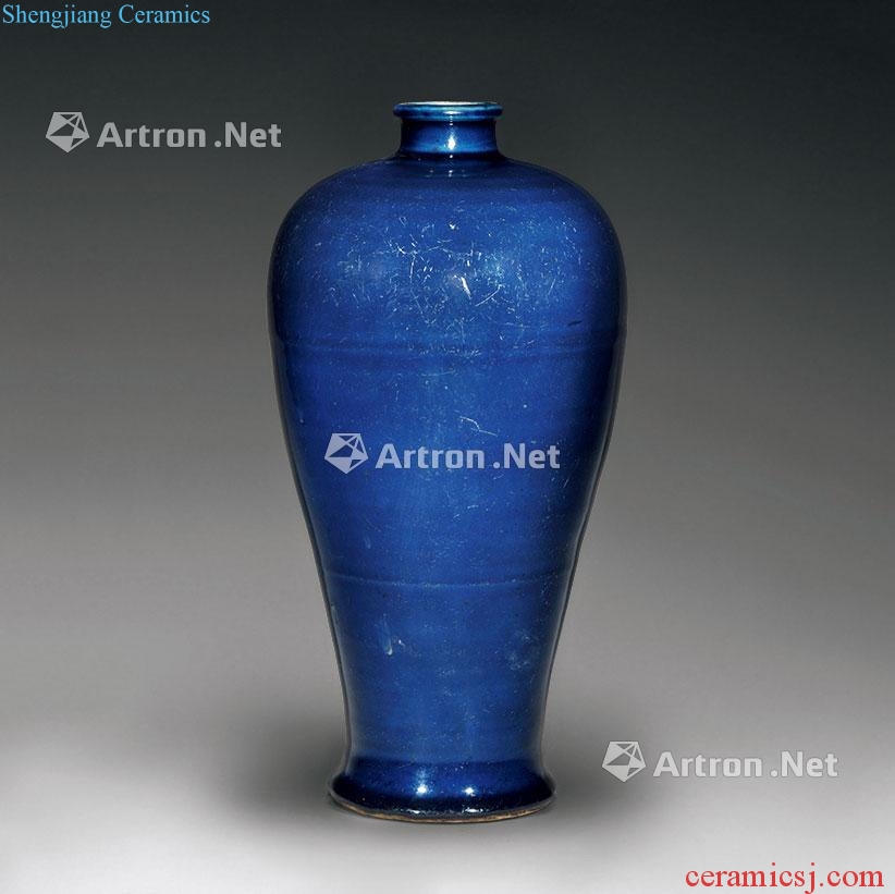 Ming jiajing Ji blue glaze plum bottle