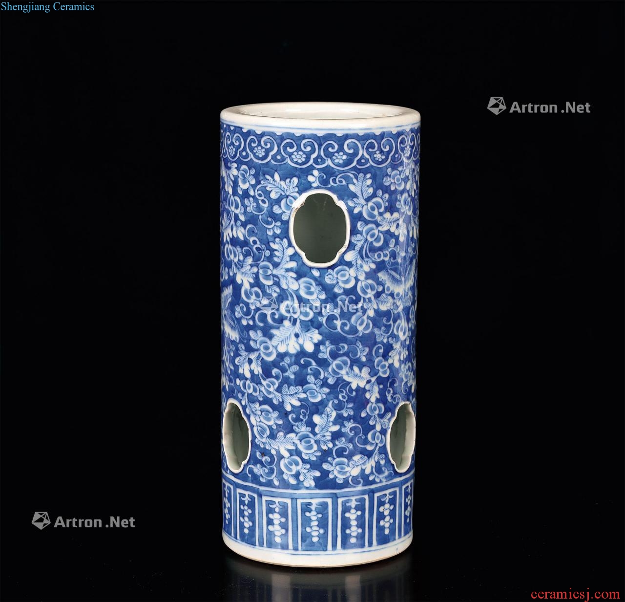 In the qing dynasty Blue and white melon butterfly continuous hollow out the cap tube