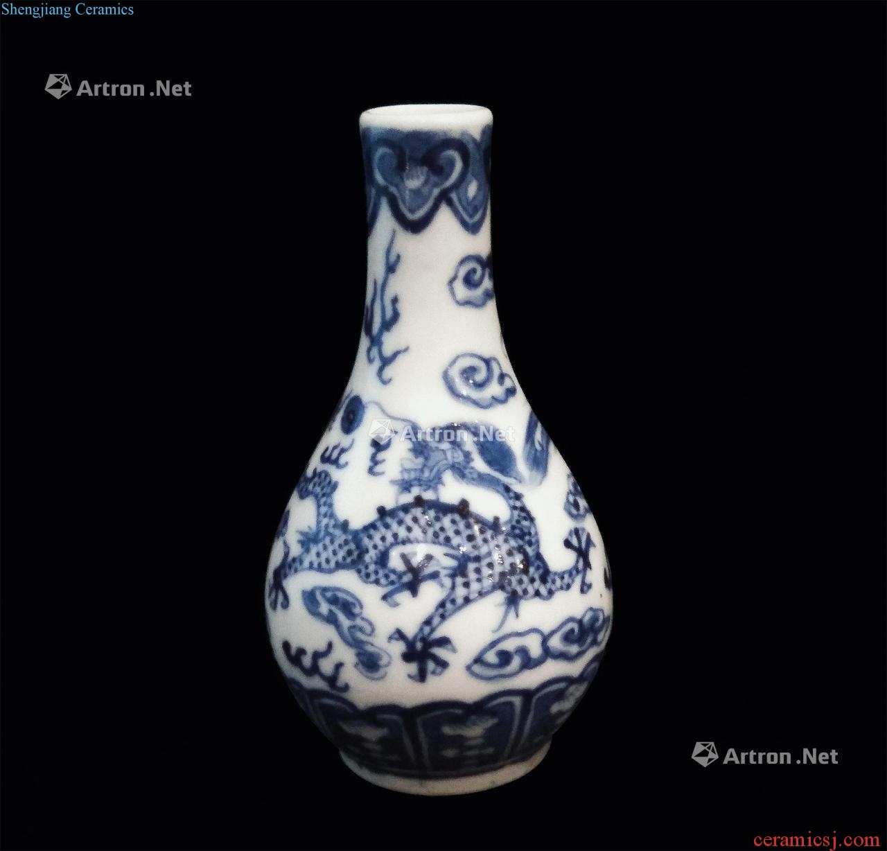 In the qing dynasty Blue and white longfeng grain small bottle