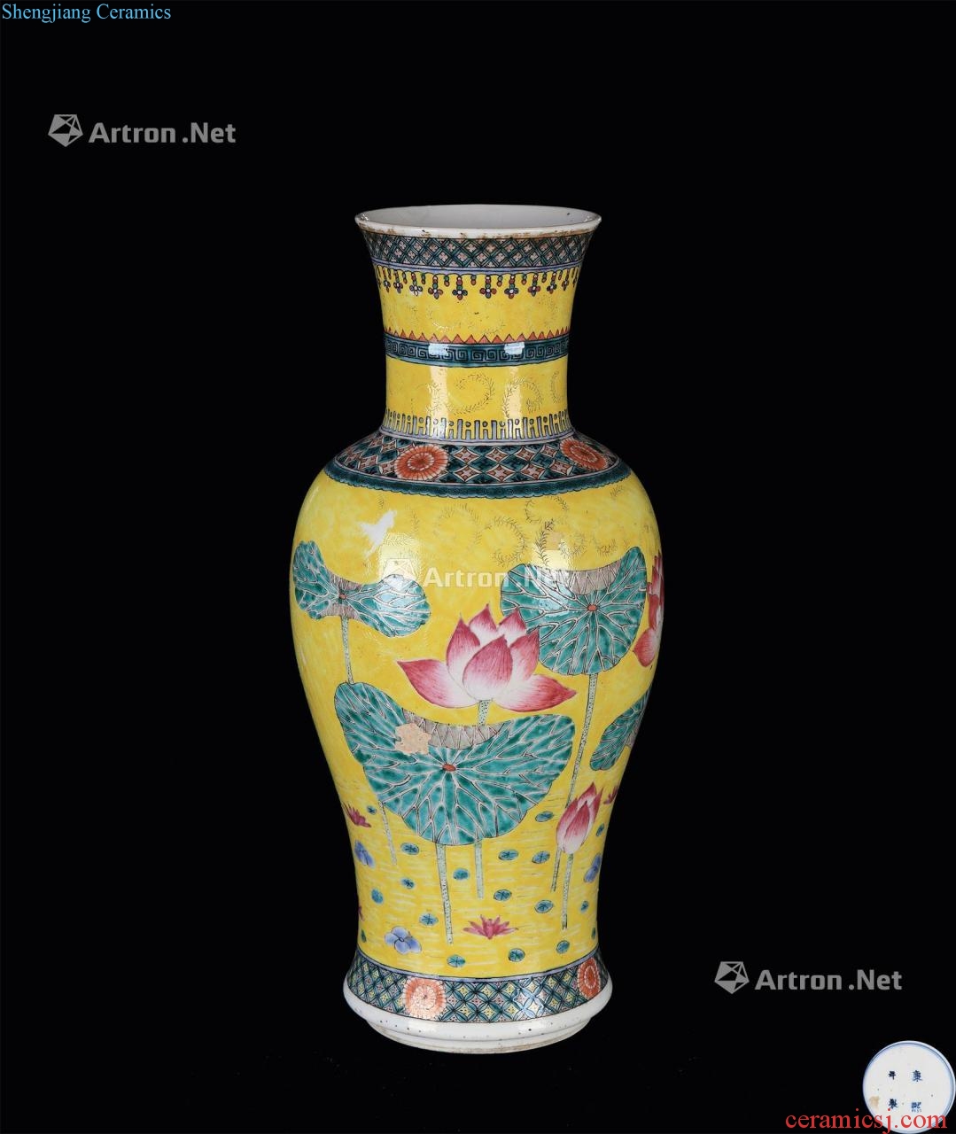 In the qing dynasty Yellow background color lotus pattern goddess of mercy bottle