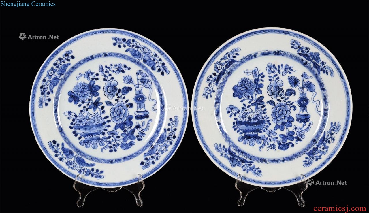 In the qing dynasty Blue and white flower tray (a)