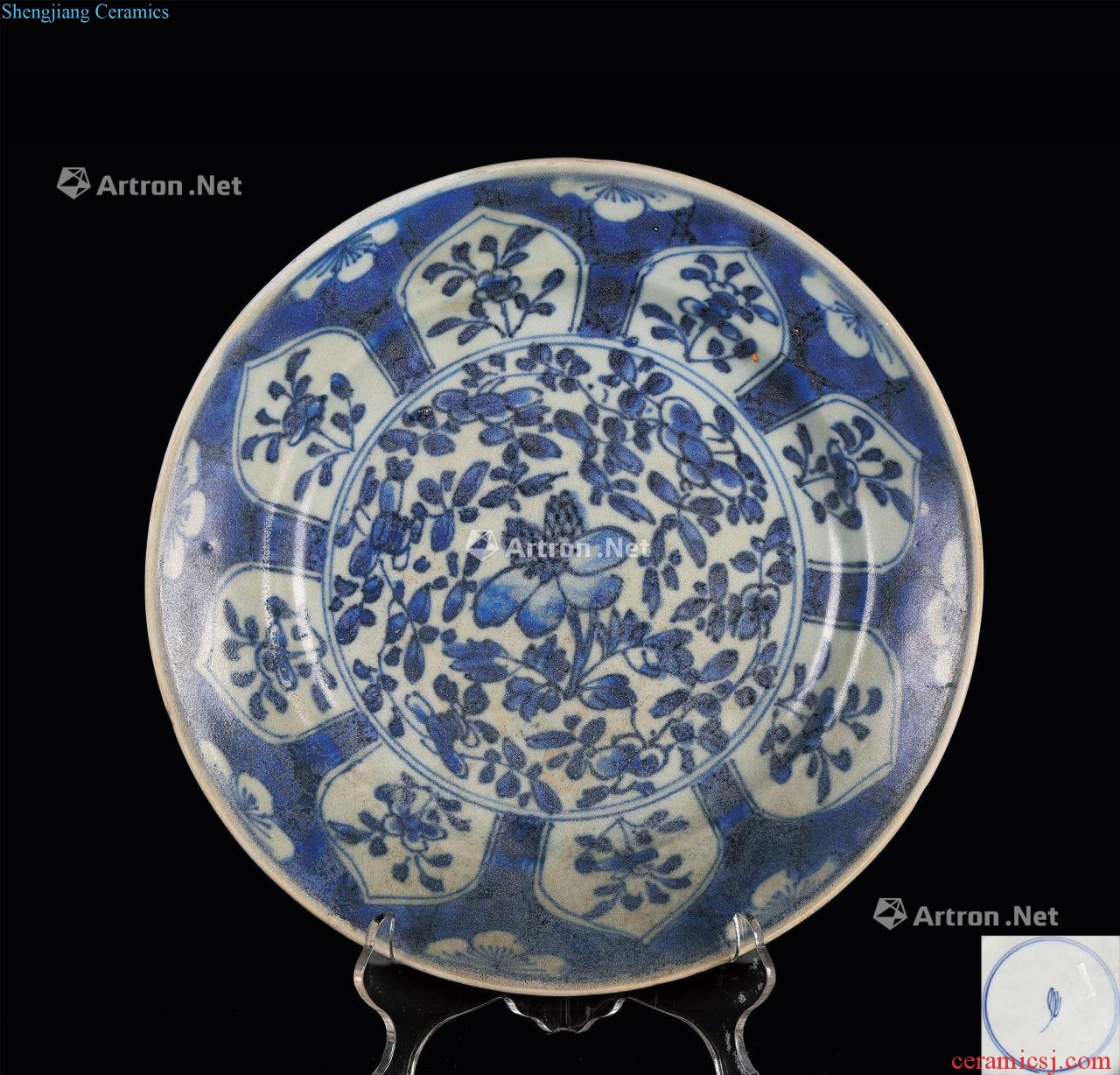 In the qing dynasty Blue and white medallion flower tray