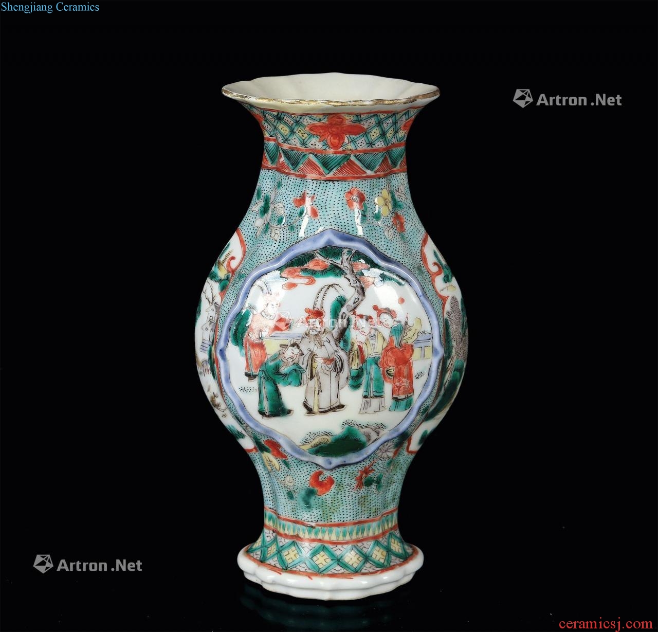 In the qing dynasty colorful medallion flat bottles