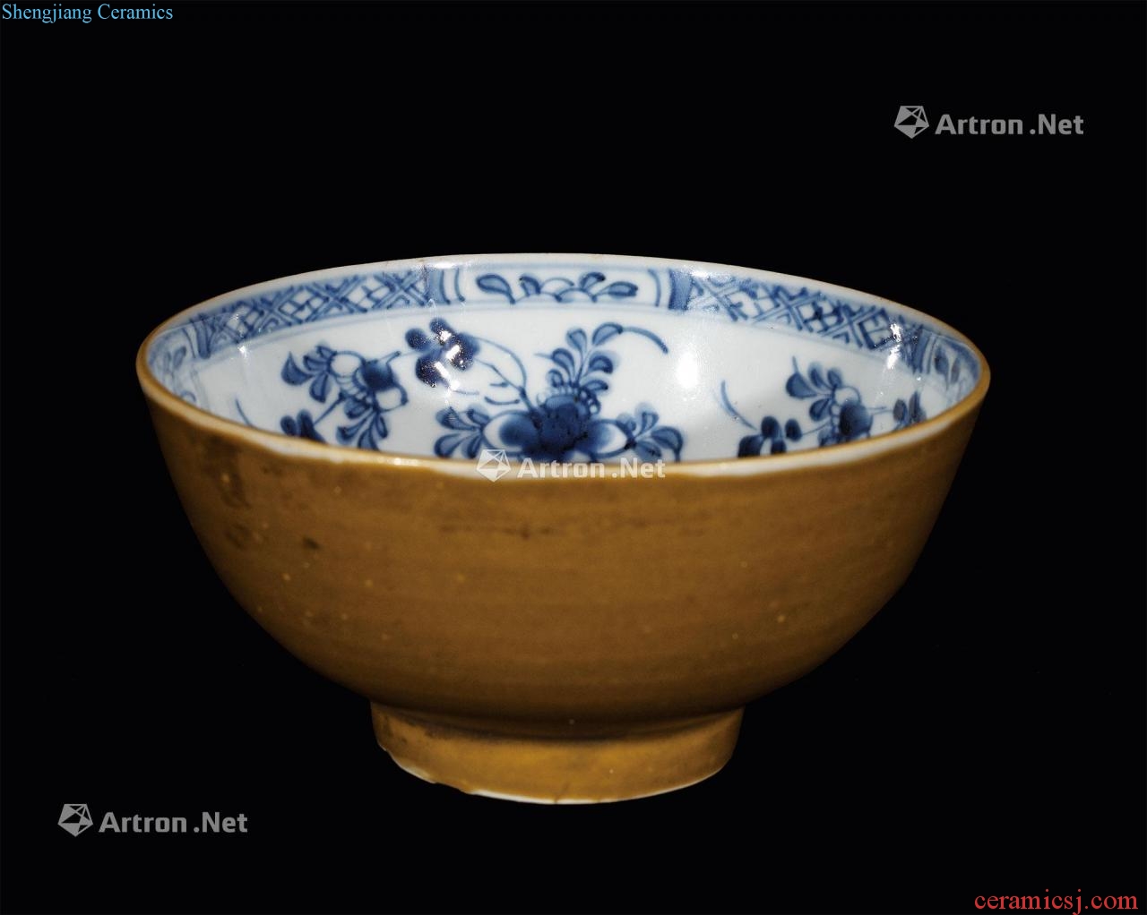 The qing emperor kangxi sauce glaze blue and white flowers green-splashed bowls