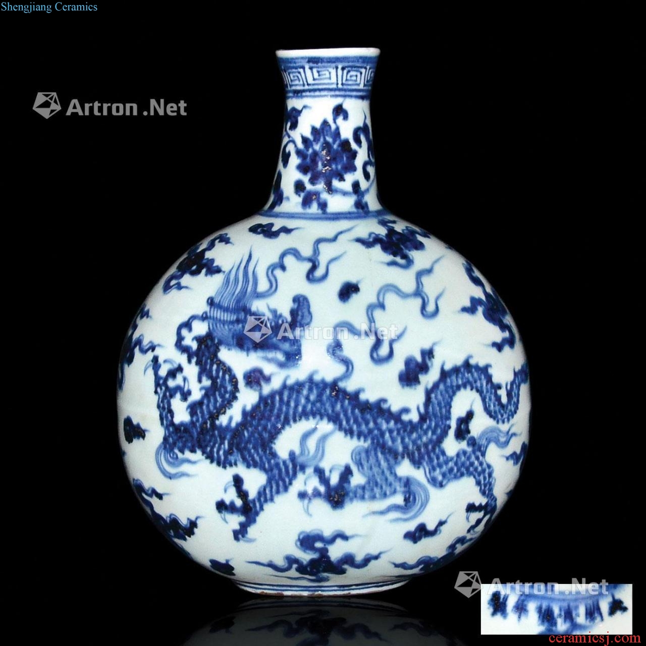 Ming xuande Blue and white YunLongWen on bottles