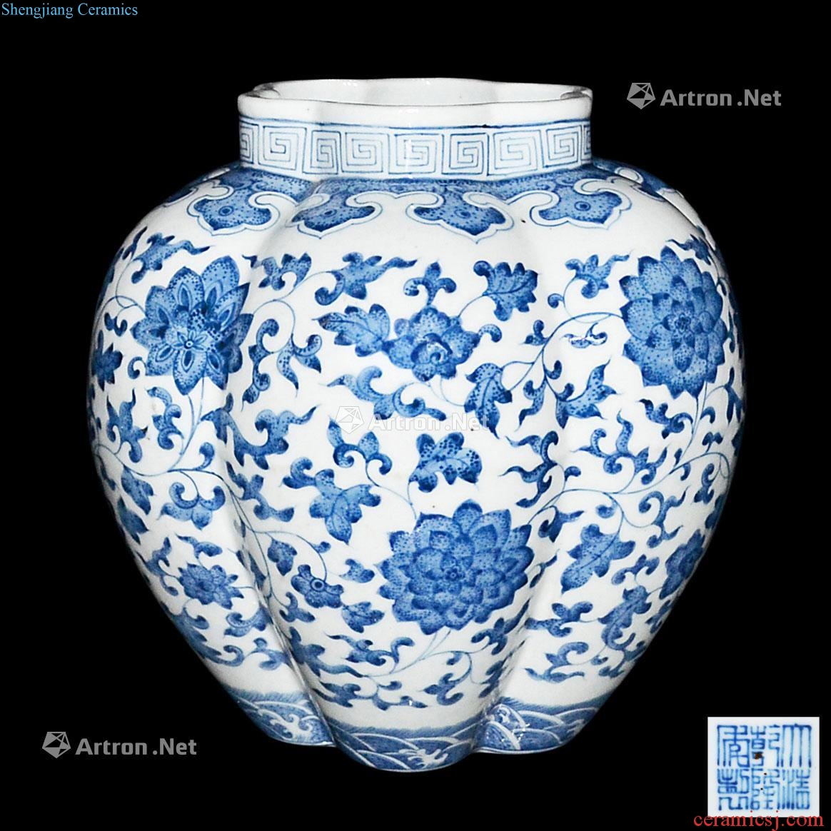 Qing qianlong Blue and white peony lines melon leng cans