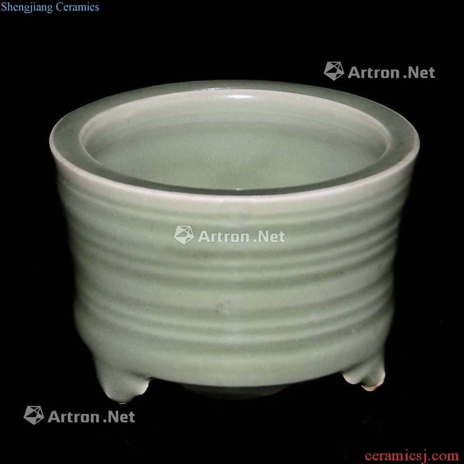 Ming Longquan celadon xuan grain round bottom furnace with three legs