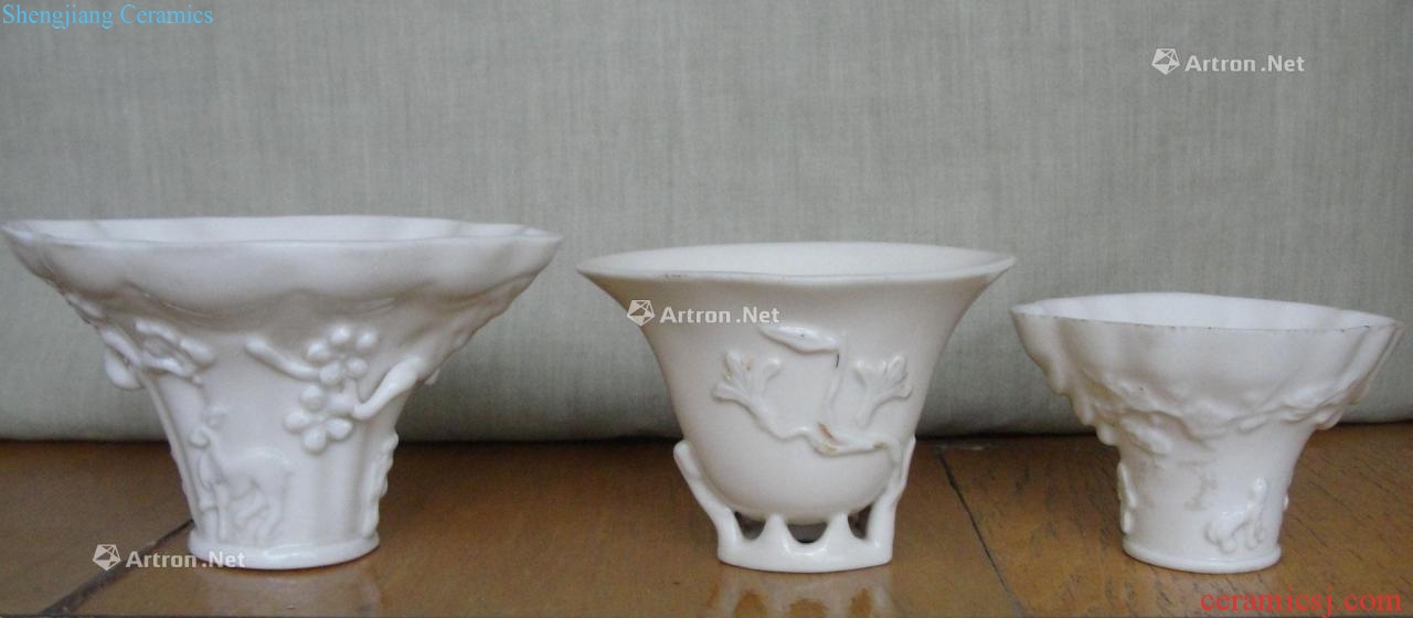 The late Ming dynasty to qing dynasty Dehua kiln crane deer with spring Angle cup (three)