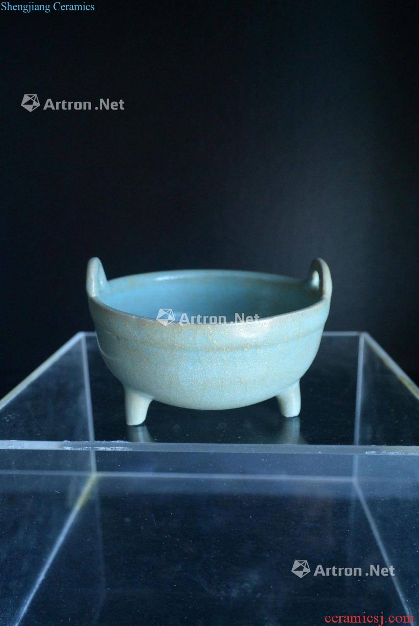 Northern song dynasty QingLiangSi your kiln azure glaze three feet ears incense burner