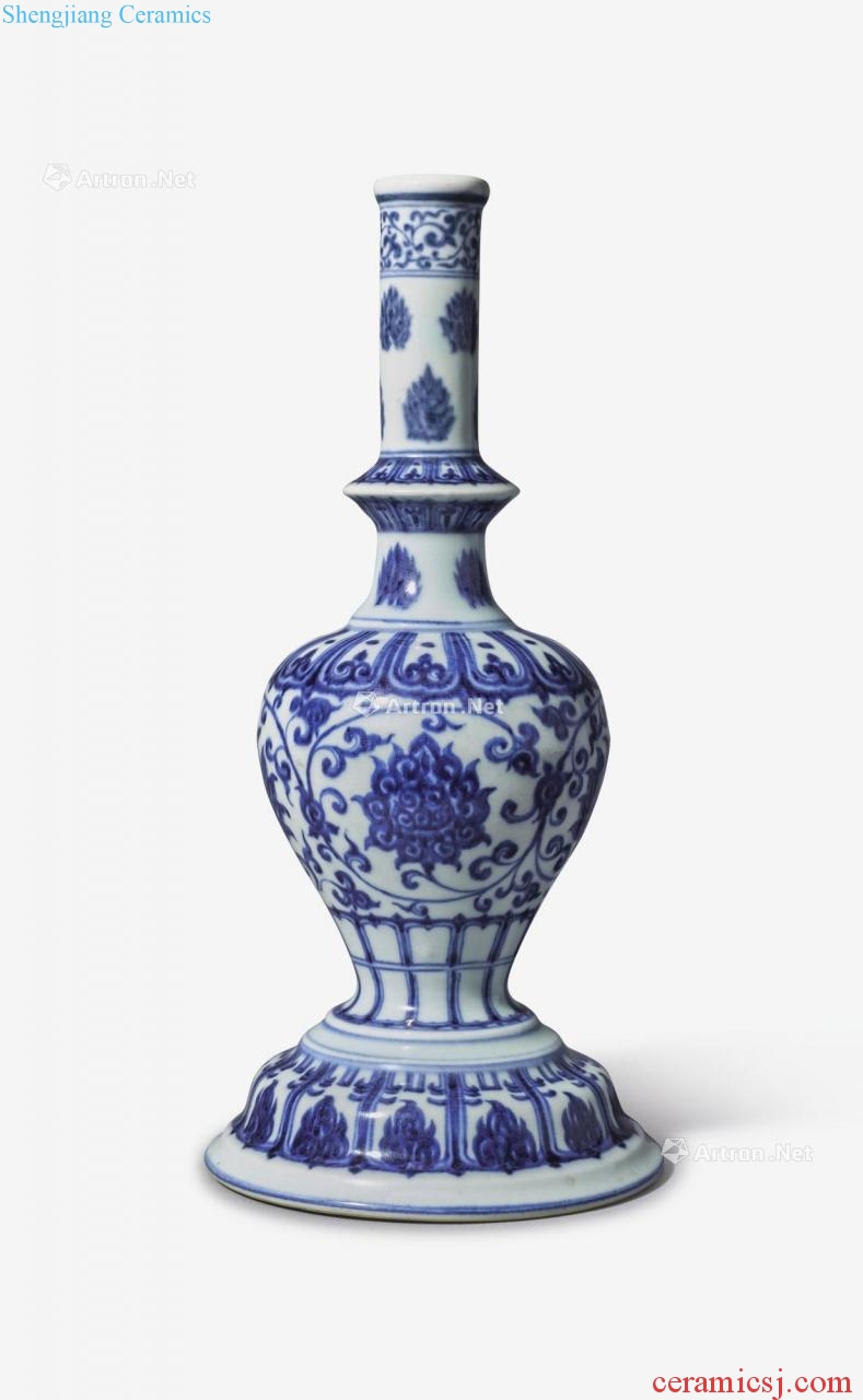 Ming yongle Blue and white lotus flower grain dew bottle