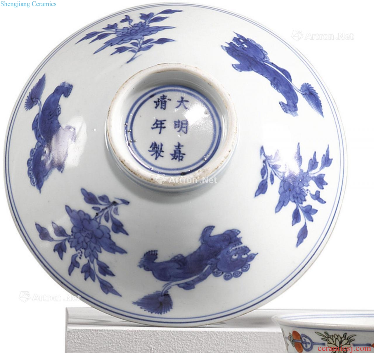 Qing in the 17th century Blue and white Buddha lion grain 盌 flowers