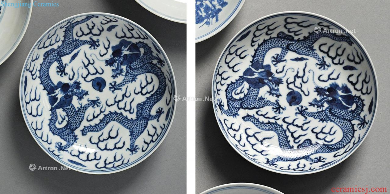 Qing guangxu Blue and white dragon playing pearl tray (a)